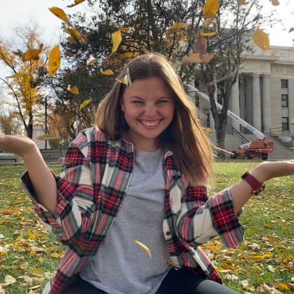 Meet your Posher, Jessi - Picture 3 of 3